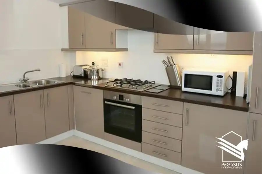 شكل مطبخ بولي لاك بيج اللون