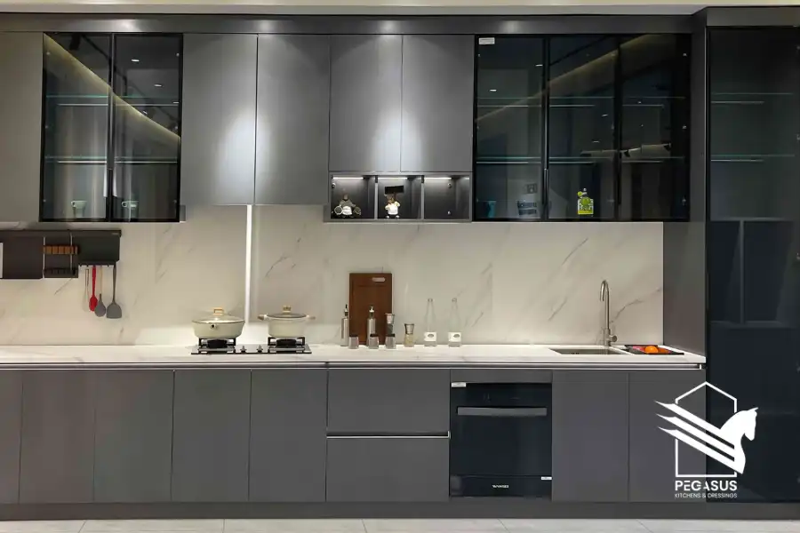 المطابخ ذات اللمسات المعدنية