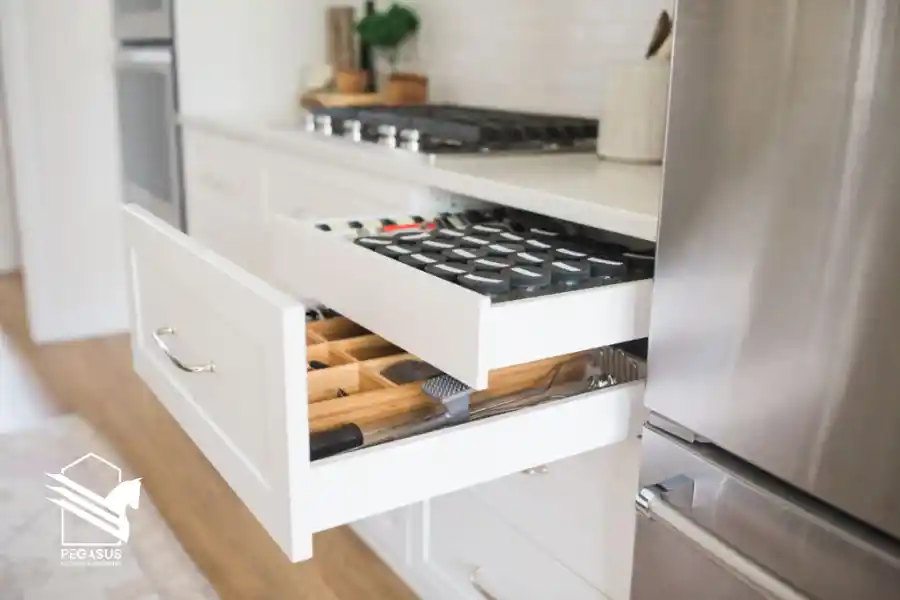أدراج قابلة للتمديد للمطبخ
