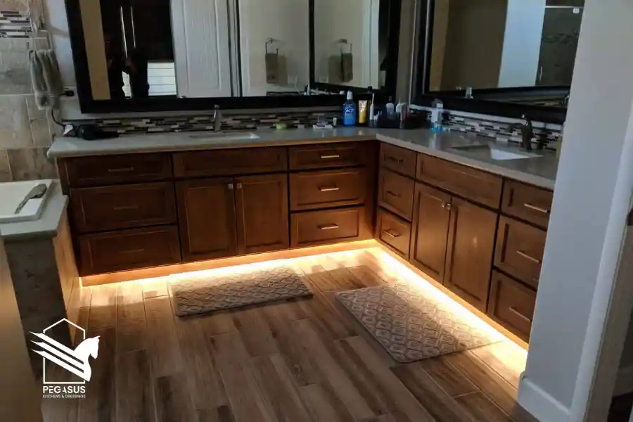 إضاءة تحت الخزائن للمطبخ