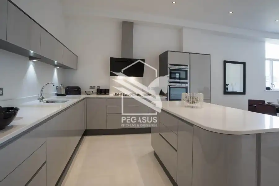 العوامل التي تؤثر على سعر متر المطابخ الاكريليك